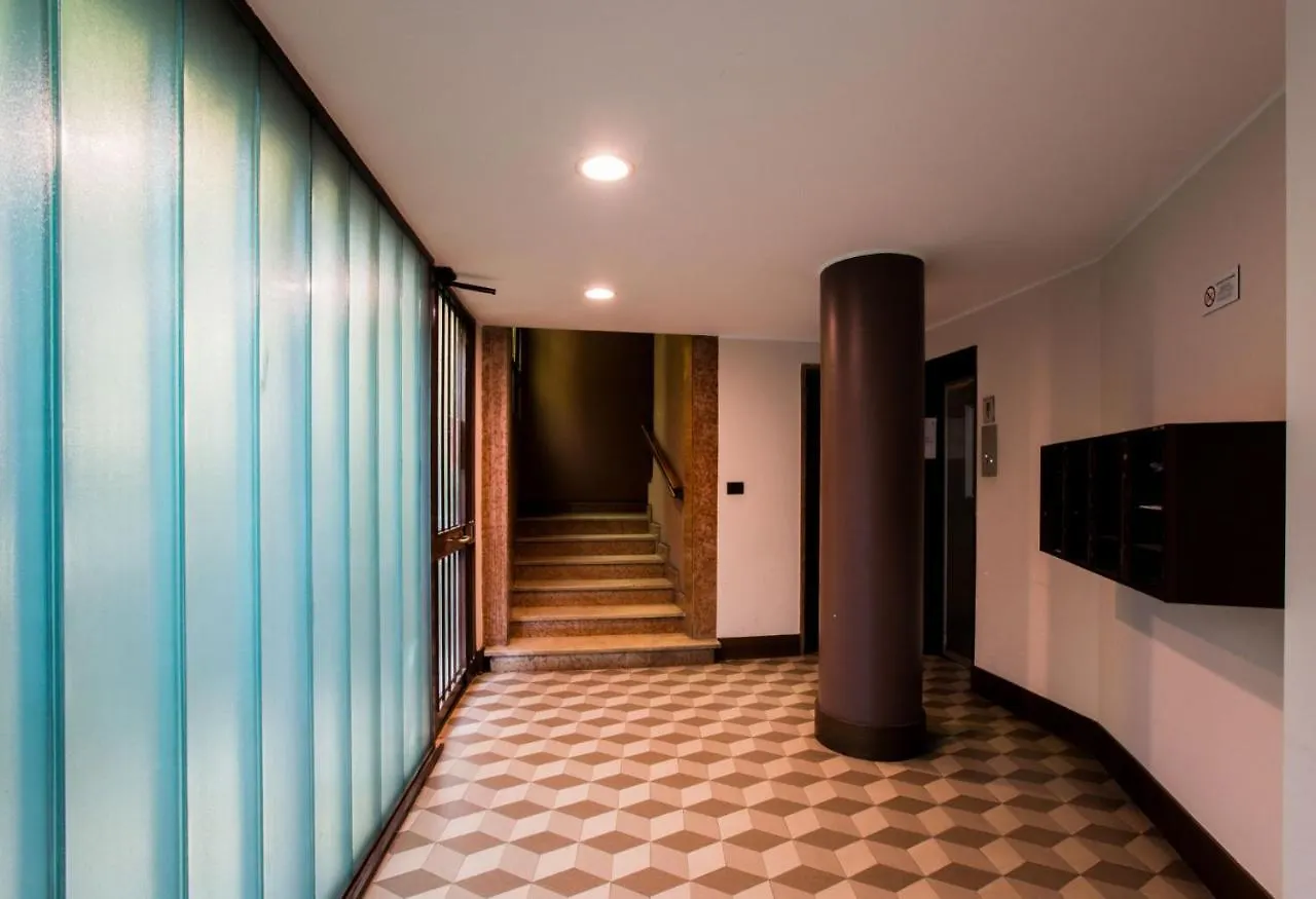 Easylife - Moderno Bilocale In Zona Porta Romana contacts